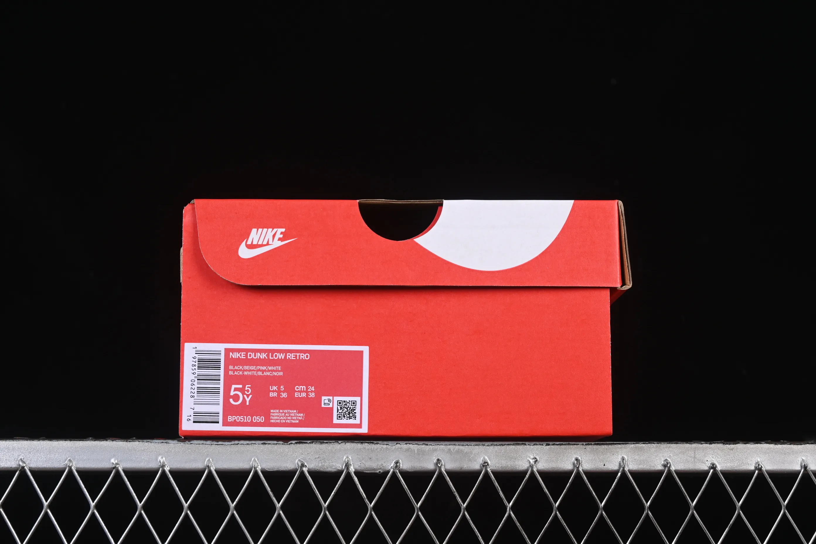 All Categories Nk SB Dunk Series Nk SB Dunk Low High-end Customized Low-top Shoes Nike SB Dunk Low "Just Do it" Valentine's Day Strap Anniversary High-end Customized Low-top Casual Shoes BP0510-050